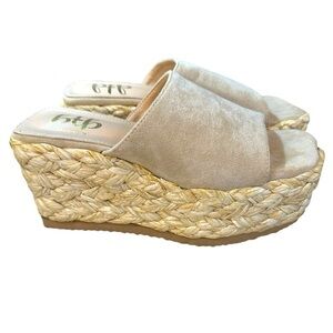 NWOT’s BTB Los Angeles Morocco Natural Wedge Sandals